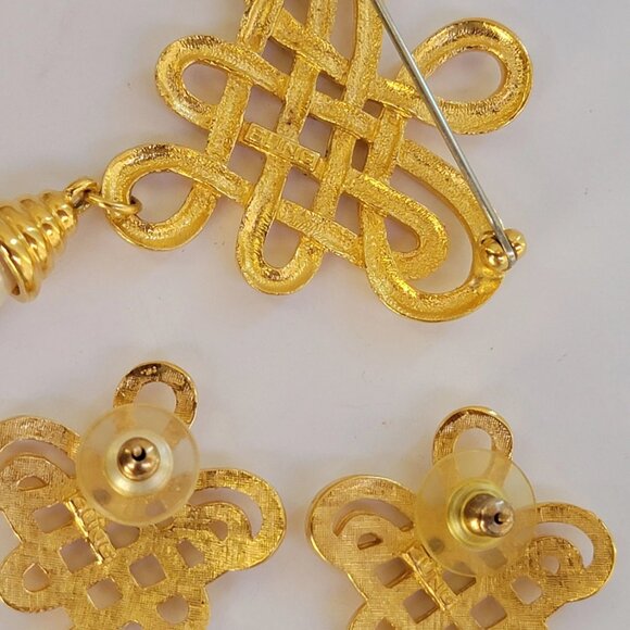 Alfred Sung Vintage Faux Tear Drop Pearl Love Knot Design Earring and Brooch Set - Picture 8 of 10